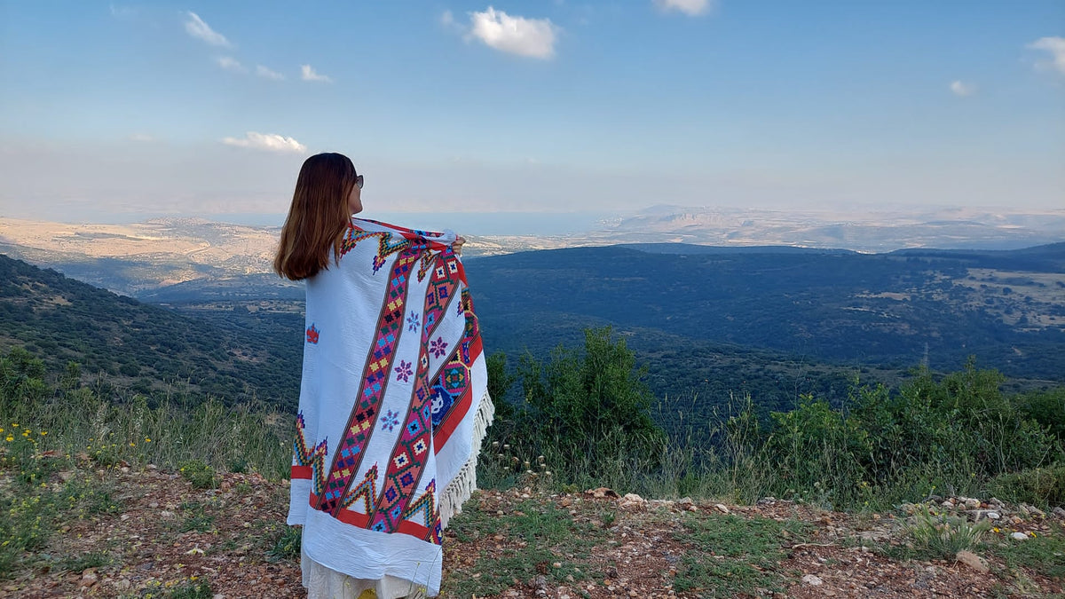 ג׳אדוּ- לבן עם אדום