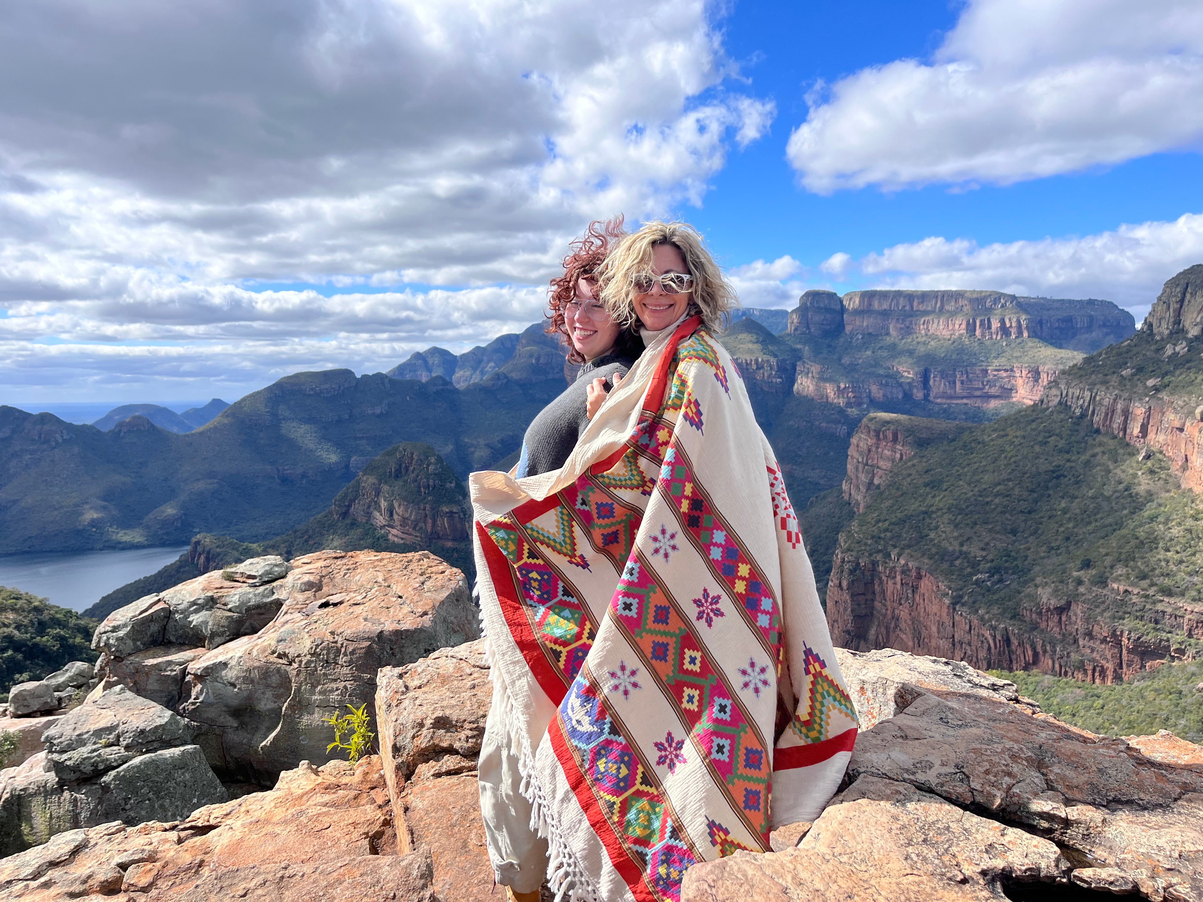 Jadoo- Stone W/Red Contour