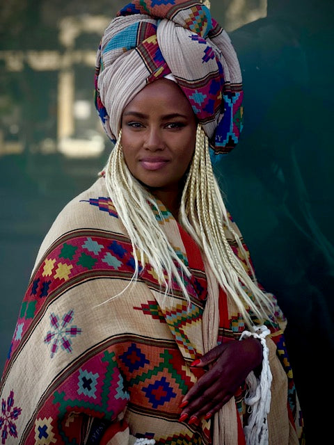 Jadoo- Stone W/Red Contour