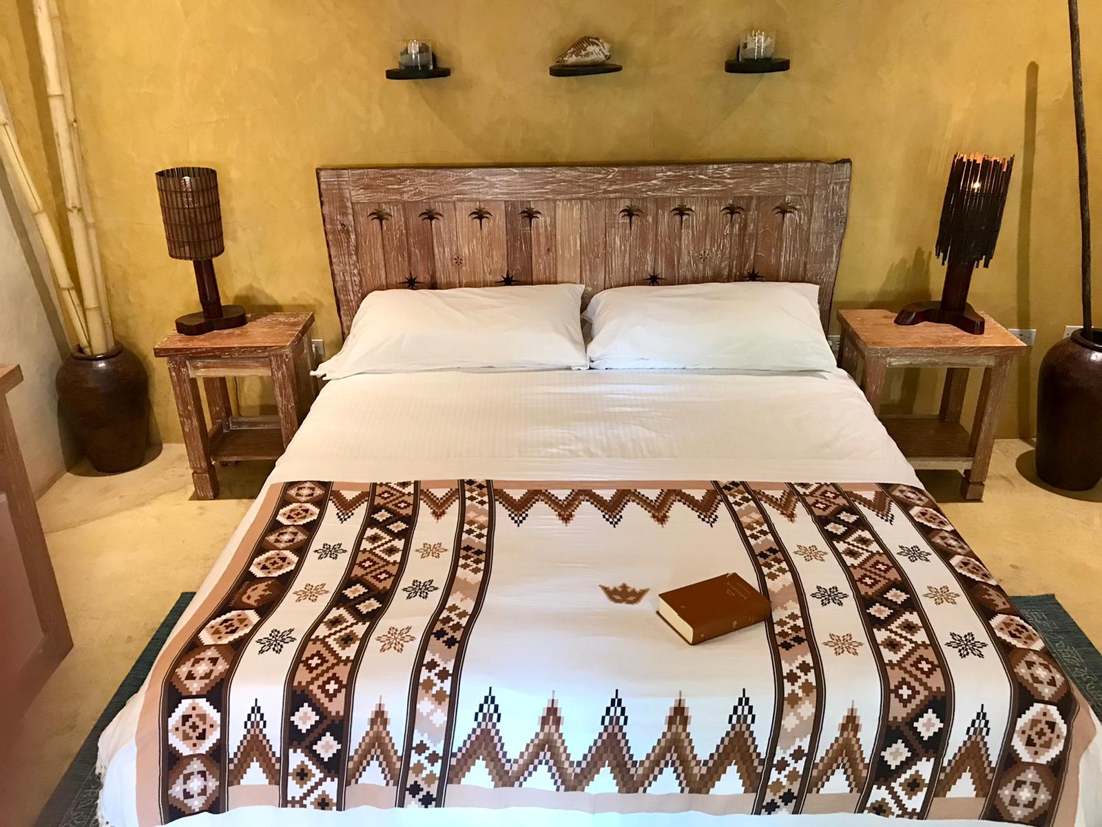 Jadoo- White W/Camel Contour