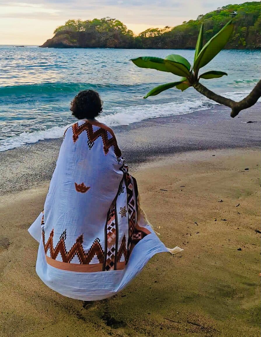 Jadoo- White W/Camel Contour