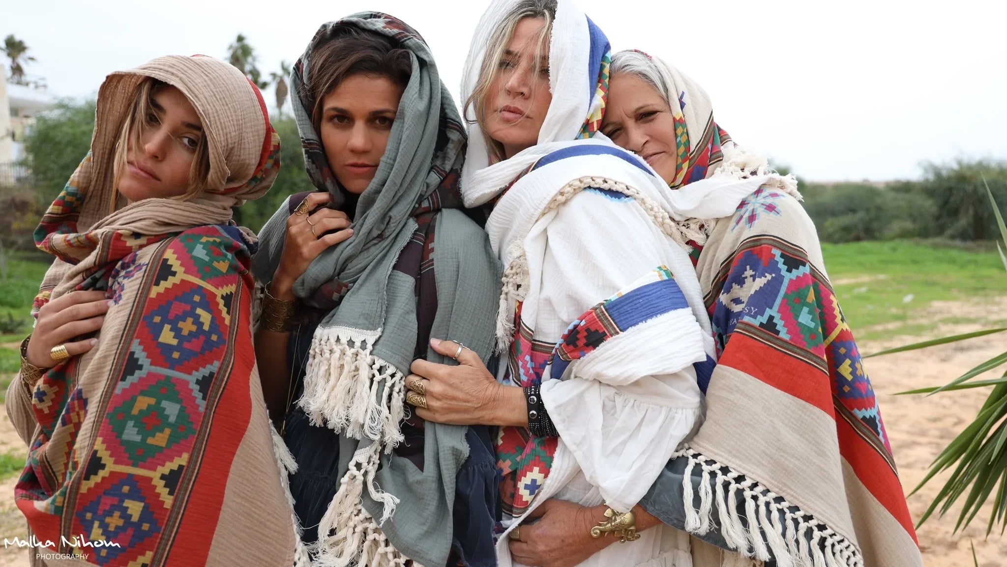 Jadoo- Stone W/Red Contour