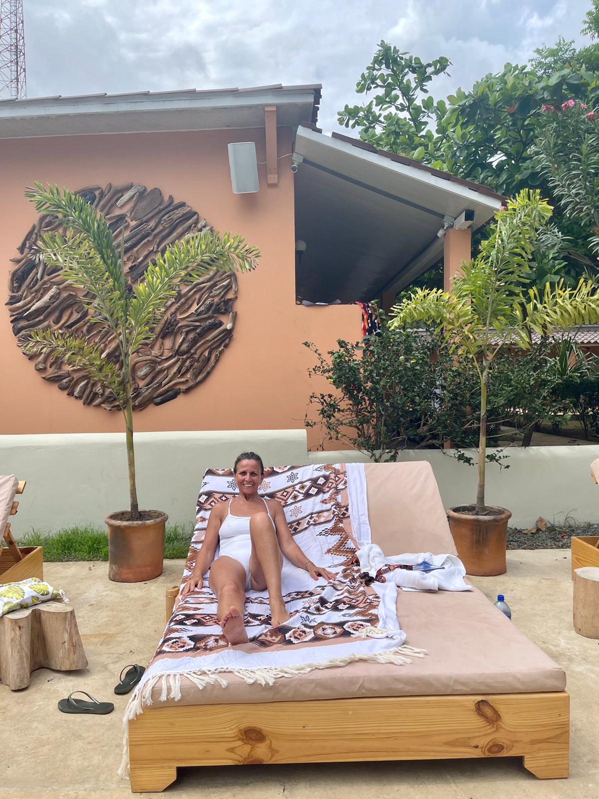 Jadoo- White W/Camel Contour